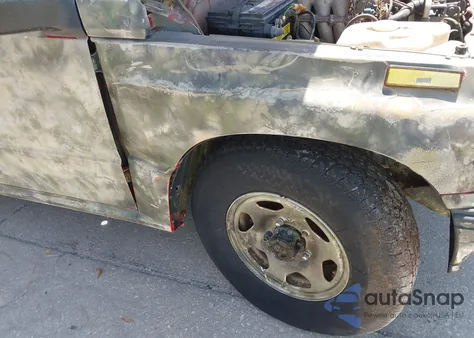 1995 Geo Tracker из США, поврежденный, VIN 2CNBJ1869S6911342